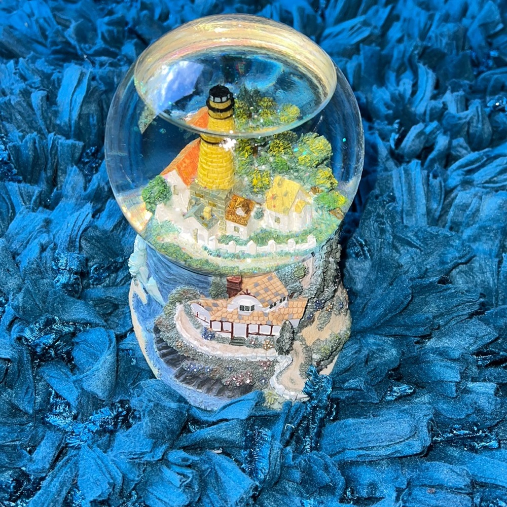 Musical snow globe